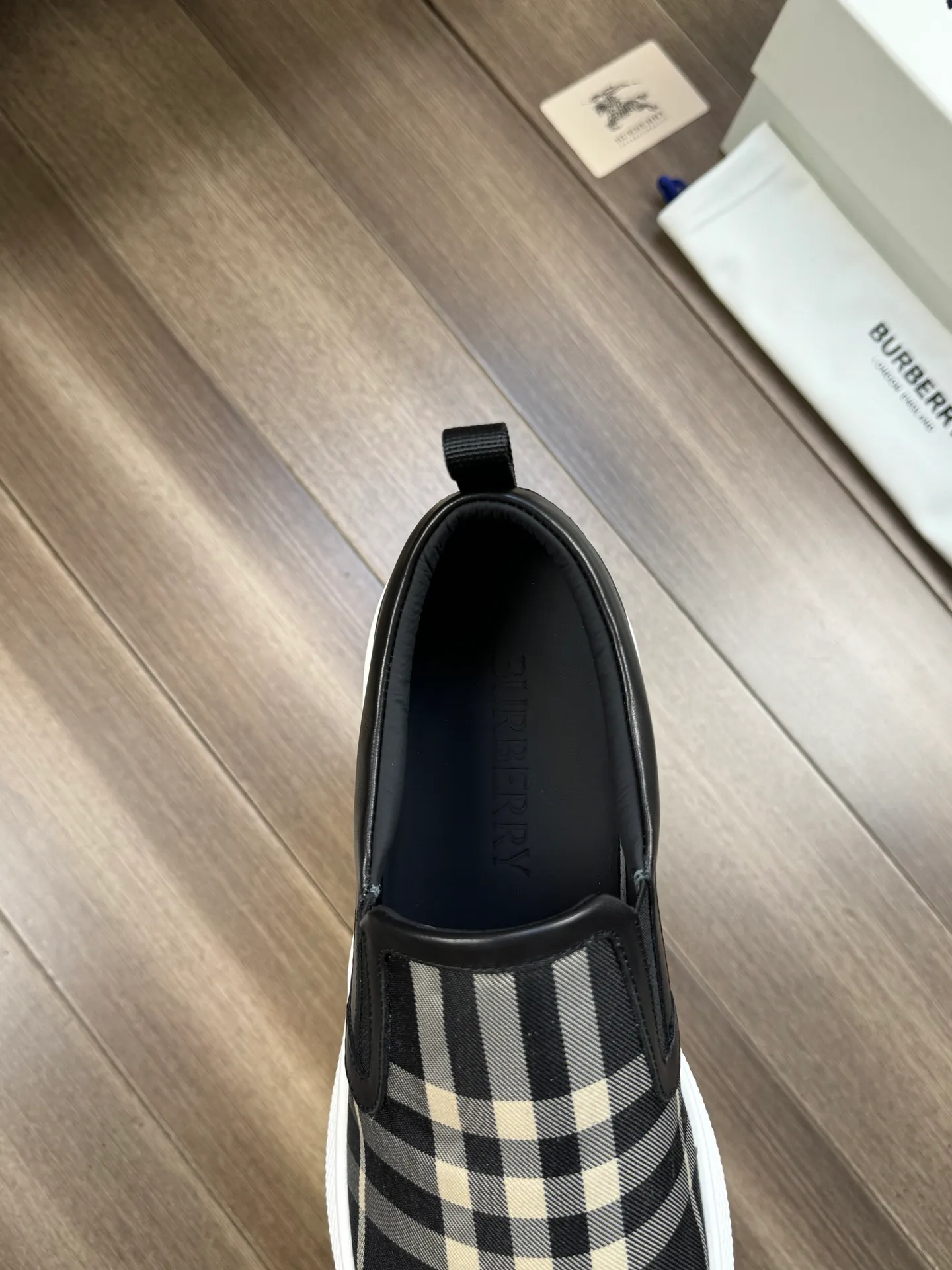 [BURBERRY] Burberry P360💰 - Original order 🔍🔍🔍 - Upper: imported 🔝 brand totem cloth, heel brand webbing decoration - Lining: water-dyed cowhide - Outsole: ultra-light rubber; two-color molded outsole - Super high quality control, fine workmanship: highlighted (high-end, extravagance, grade) -Size: 38-44 (Male 45, can be customized)